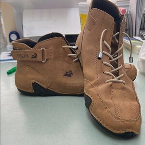 DBECK Unisex  Brown Leather Boots size 44/mens 10.5